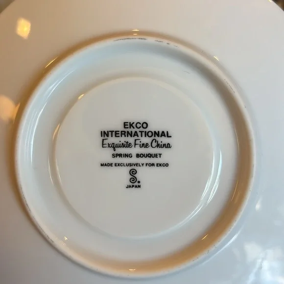 Ekco Cups and Saucers Spring Bouquet Pattern - Picture 6 of 14